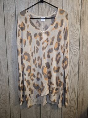 By Together Beige & Tan Leopard Print Lightweight Knit Top